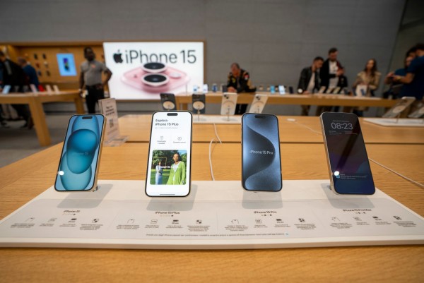 iPhone 15 Pro Dilemma: Here's How Apple Tricked You Into Buying the Latest  iPhone