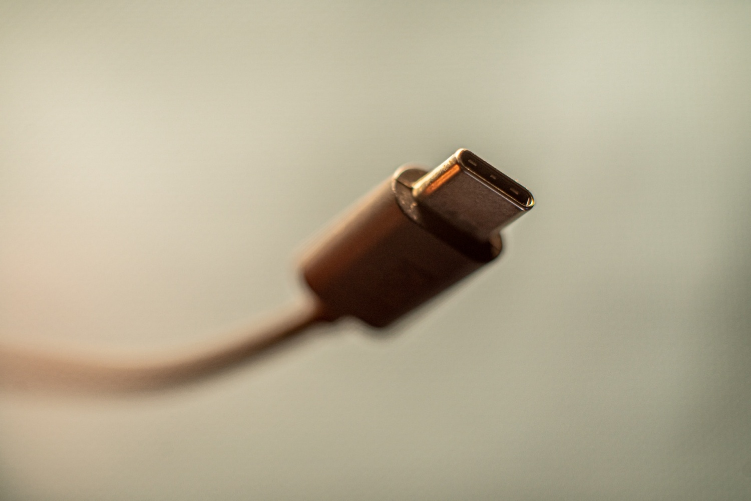 [VIRAL] Using Android USB-C Cables Will Damage Your iPhone 15 is Fake