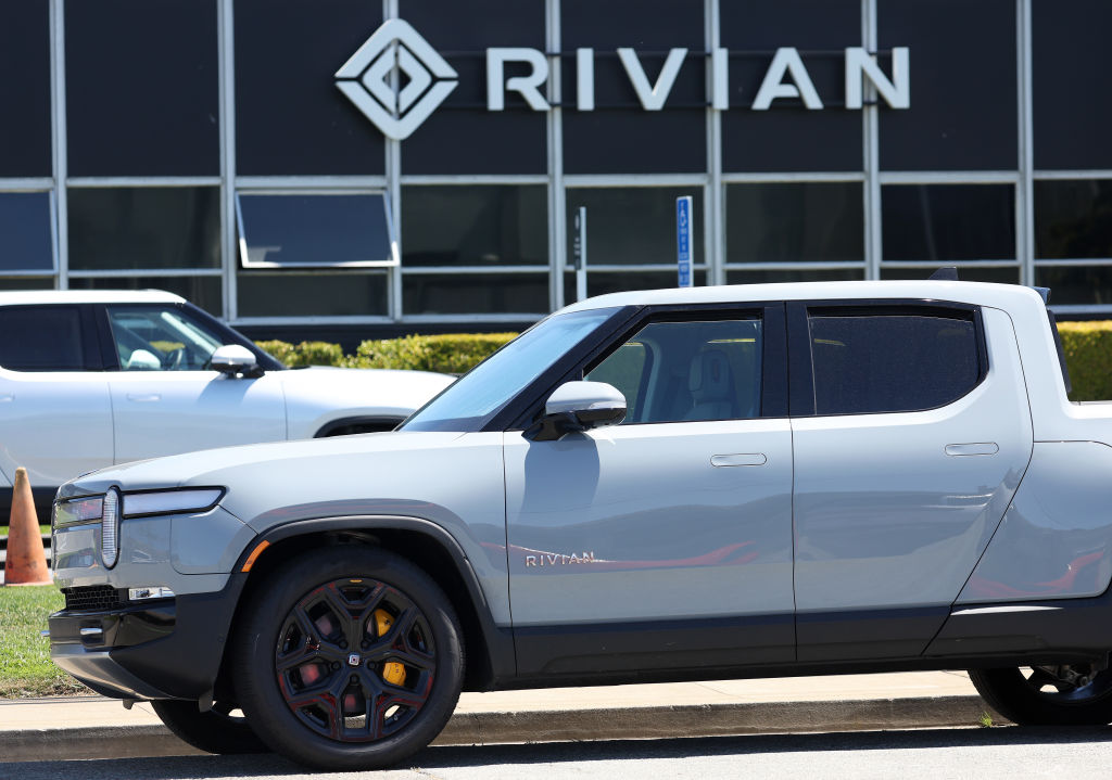 Rivian Surpasses Expectations, Produces 16,304 Vehicles in Q3