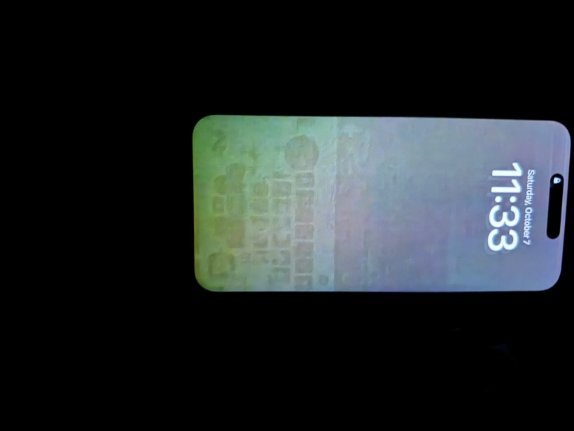 iPhone 15 Pro Max OLED Screen Issue