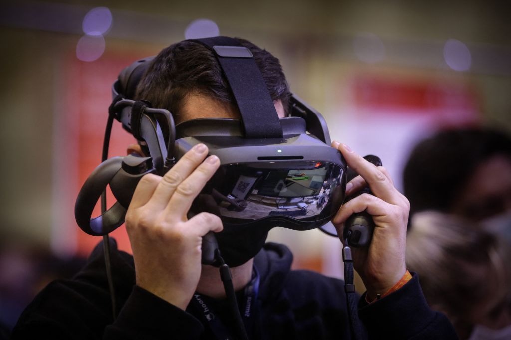 Virtual Reality May Offer Comfort to Cancer Patients: Study