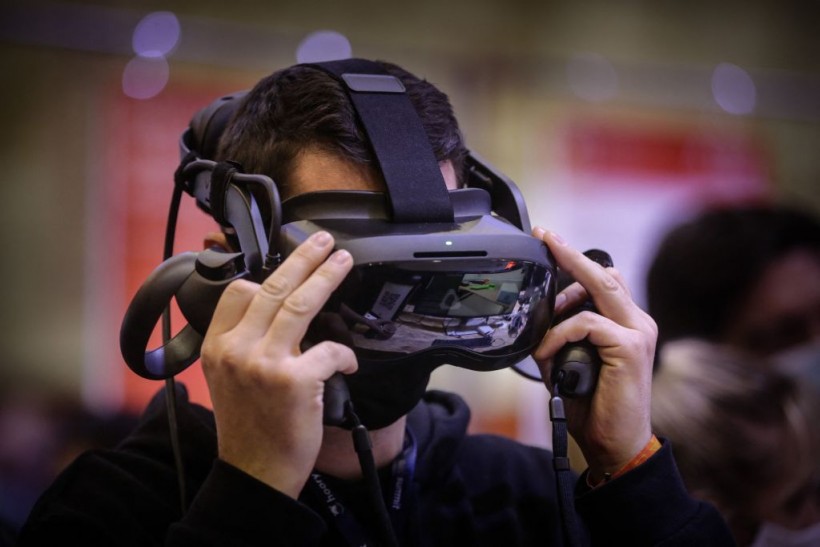 Virtual Reality May Offer Comfort to Cancer Patients: Study