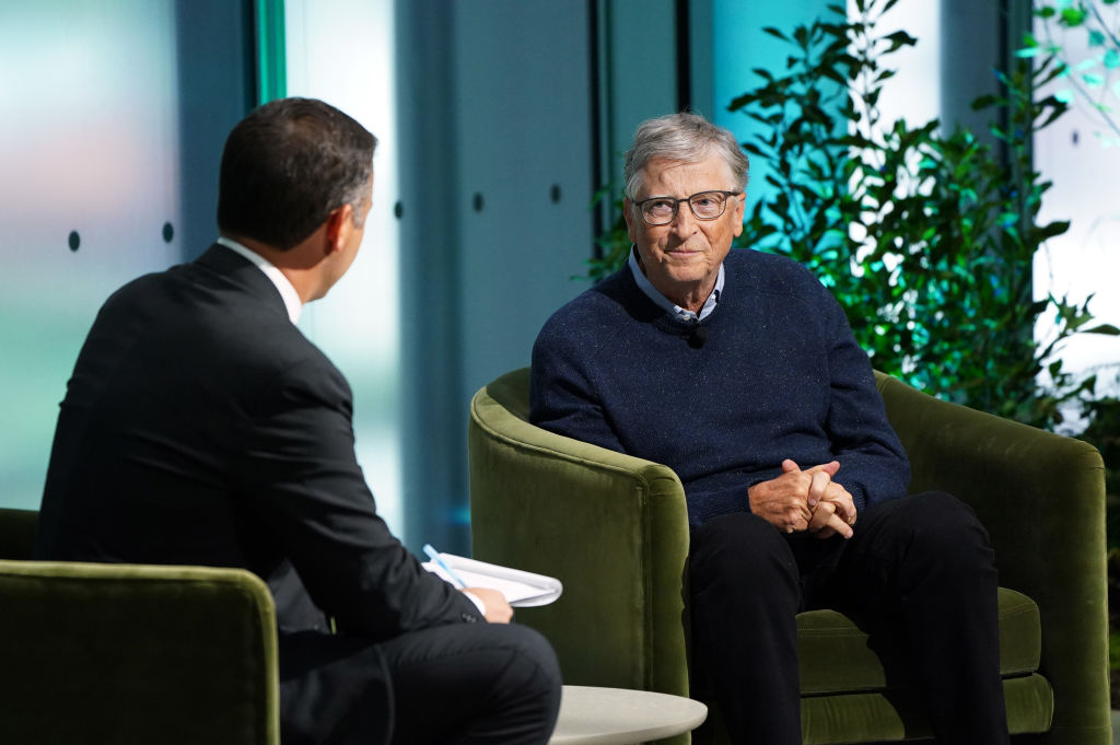 Why Bill Gates Preferred Economy Over First Class: Insights from Netflix Co-Founder