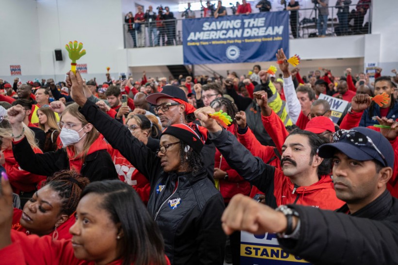 Striking UAW Members Hold Rally At Chicago Union Hall