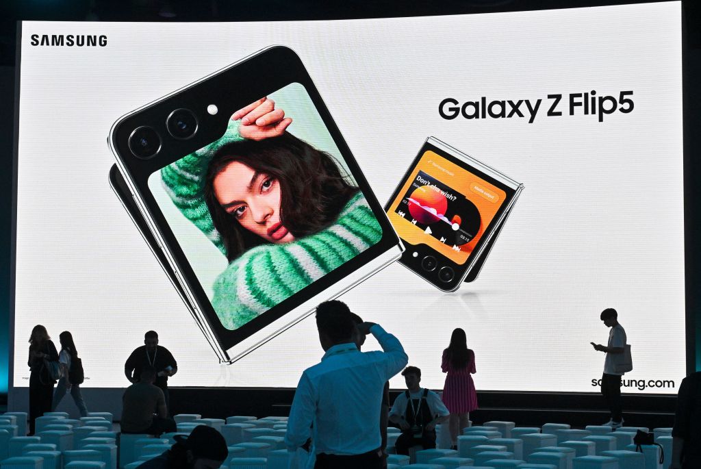 Samsung is Launching Galaxy Z Flip 5 Retro Edition on Nov. 1: Return of Benz Phone?