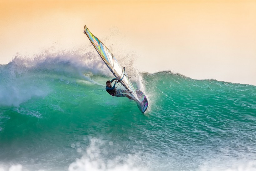 Windsurfing Rogue Wave