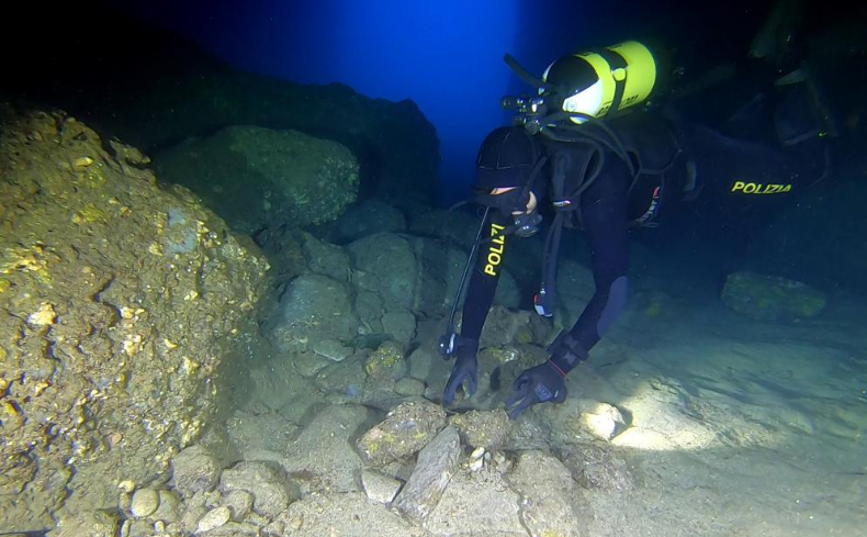Archeologists Unearth Ancient Obsidian Cache in Stone Age Shipwreck in Italy