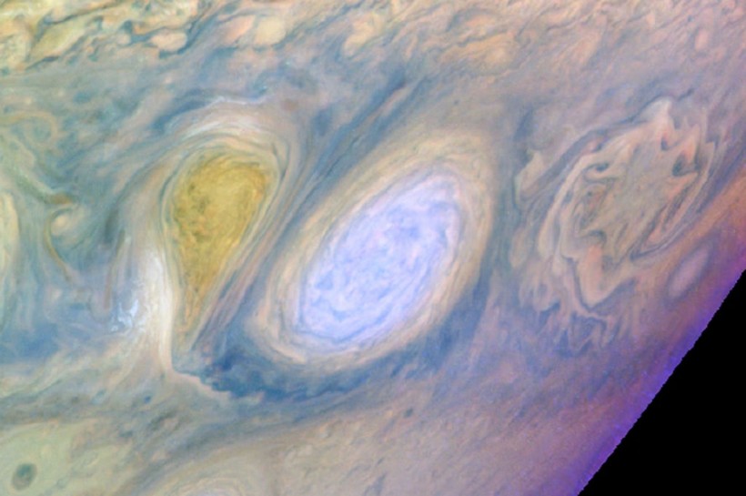 Scientist Begin Retrieving Data From Galileo After Close Call With Jupiter