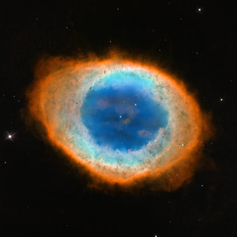 [PICS] NASA's Hubble Space Telescope Peers Through Glowing Remains of Sun-like Star