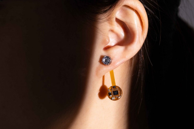 UW-developed smart earrings can monitor a person’s temperature