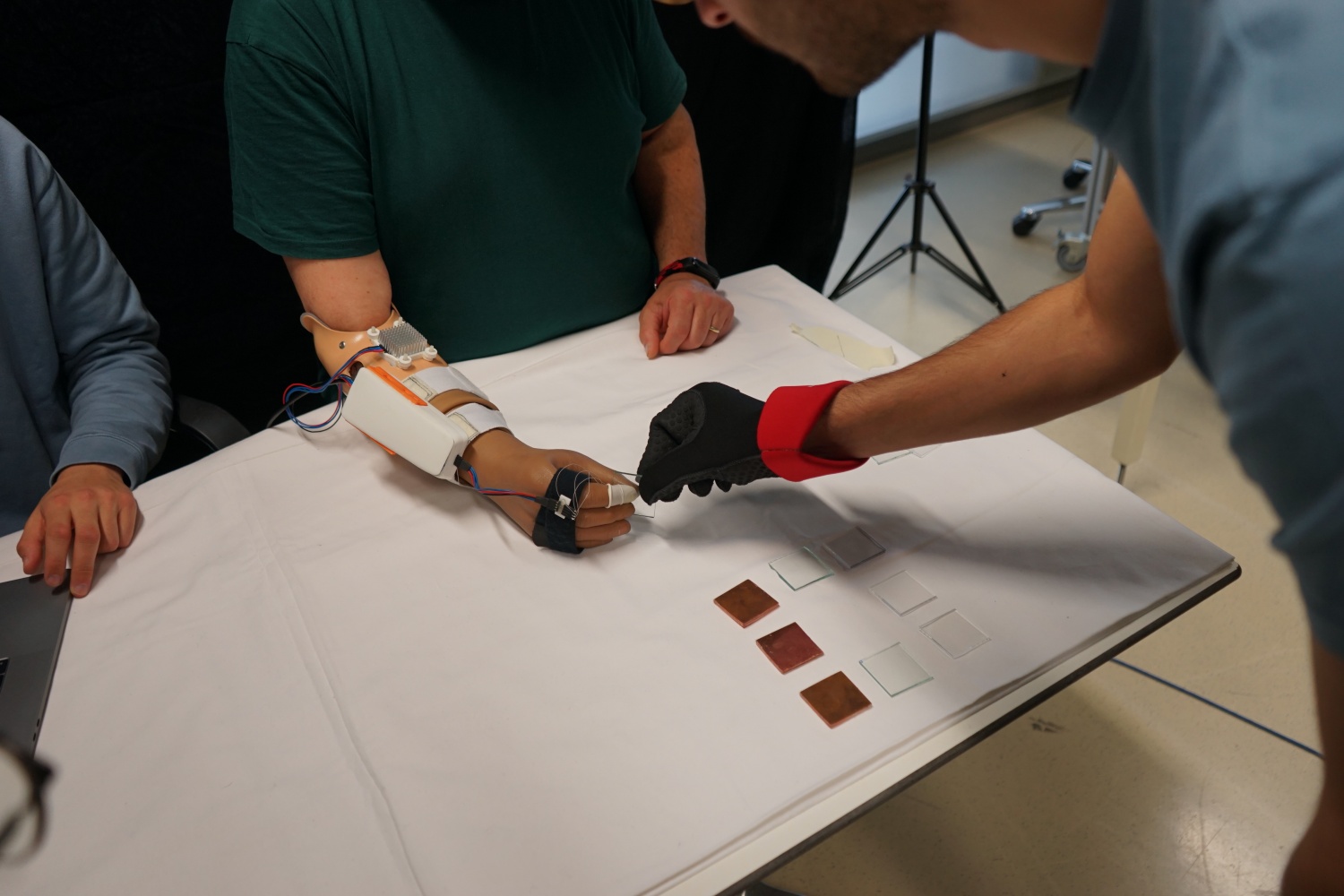  Scientists have created a device for amputees to feel natural temperatures in prosthetic limbs.