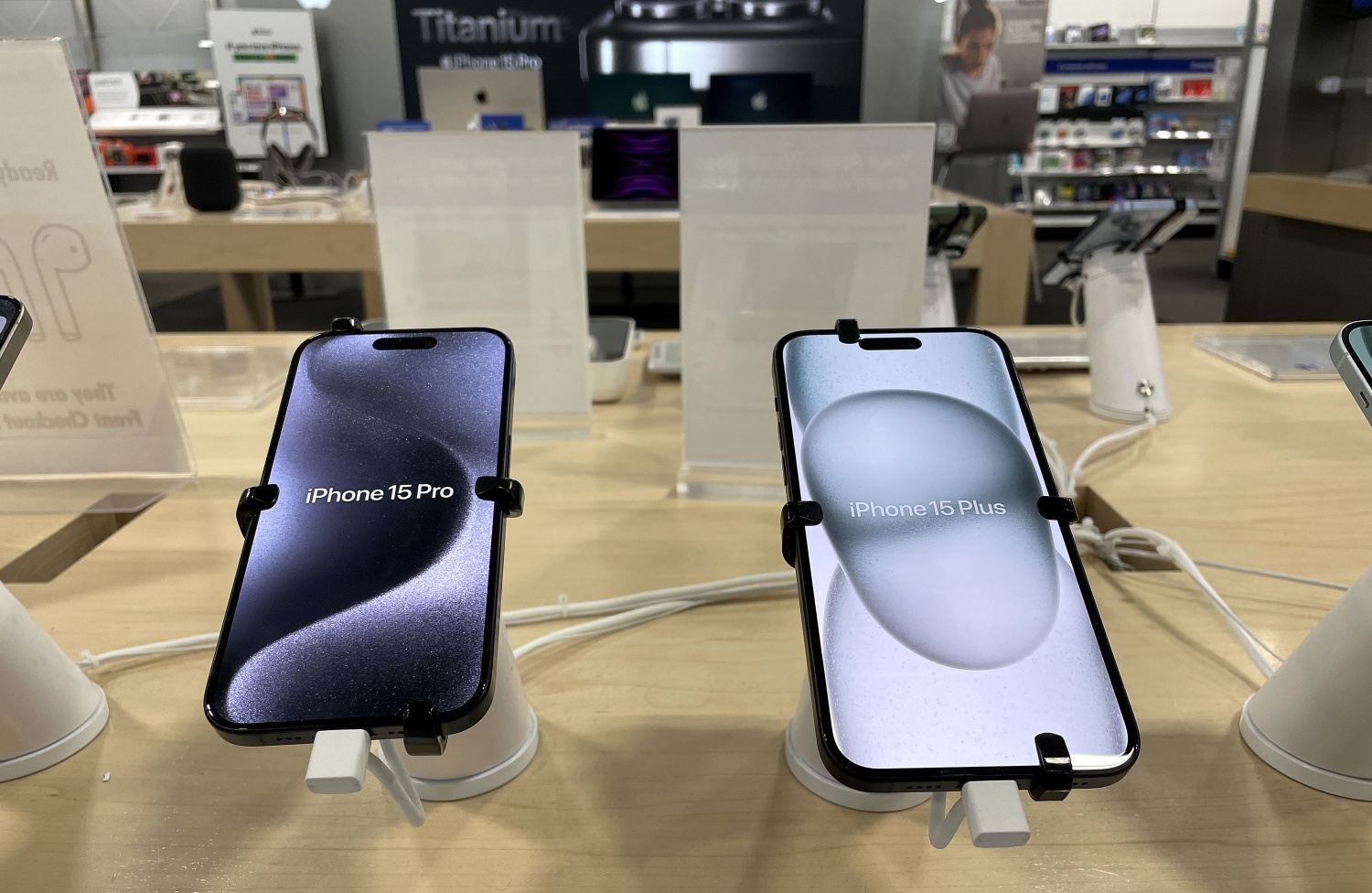 New details emerged from Apple’s supply chain that the company is moving ahead with its foldable plans and could launch the handset as soon as 2027.