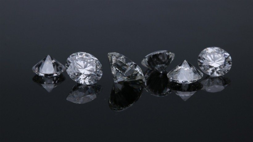 Rise of Lab-Grown Diamonds to Reshape Global Market by Cutting Costs, Carbon Footprint