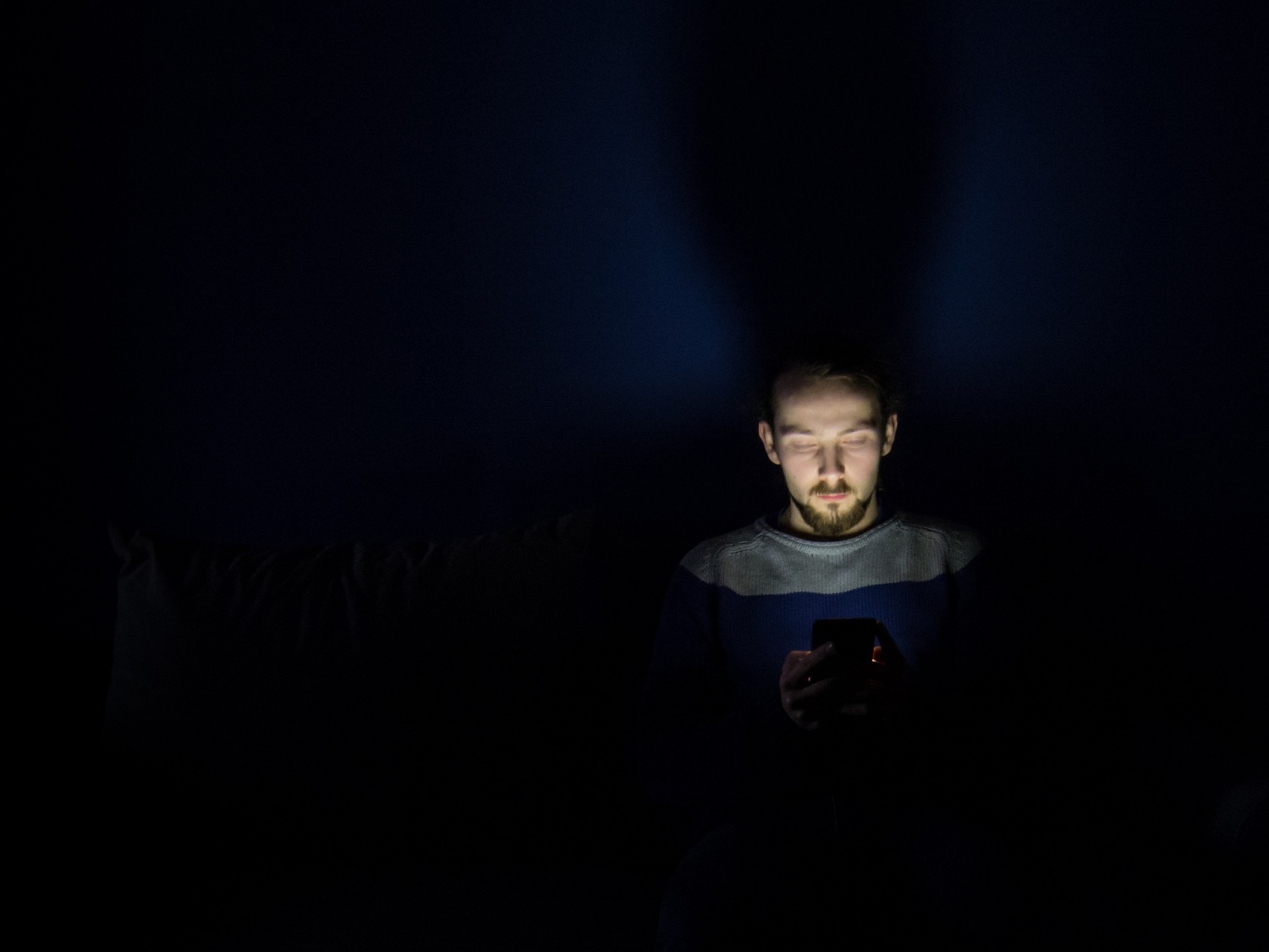 Is Blue Light From Digital Devices Harmful to Human Health? Here's What an International Scientific Panel Has to Say