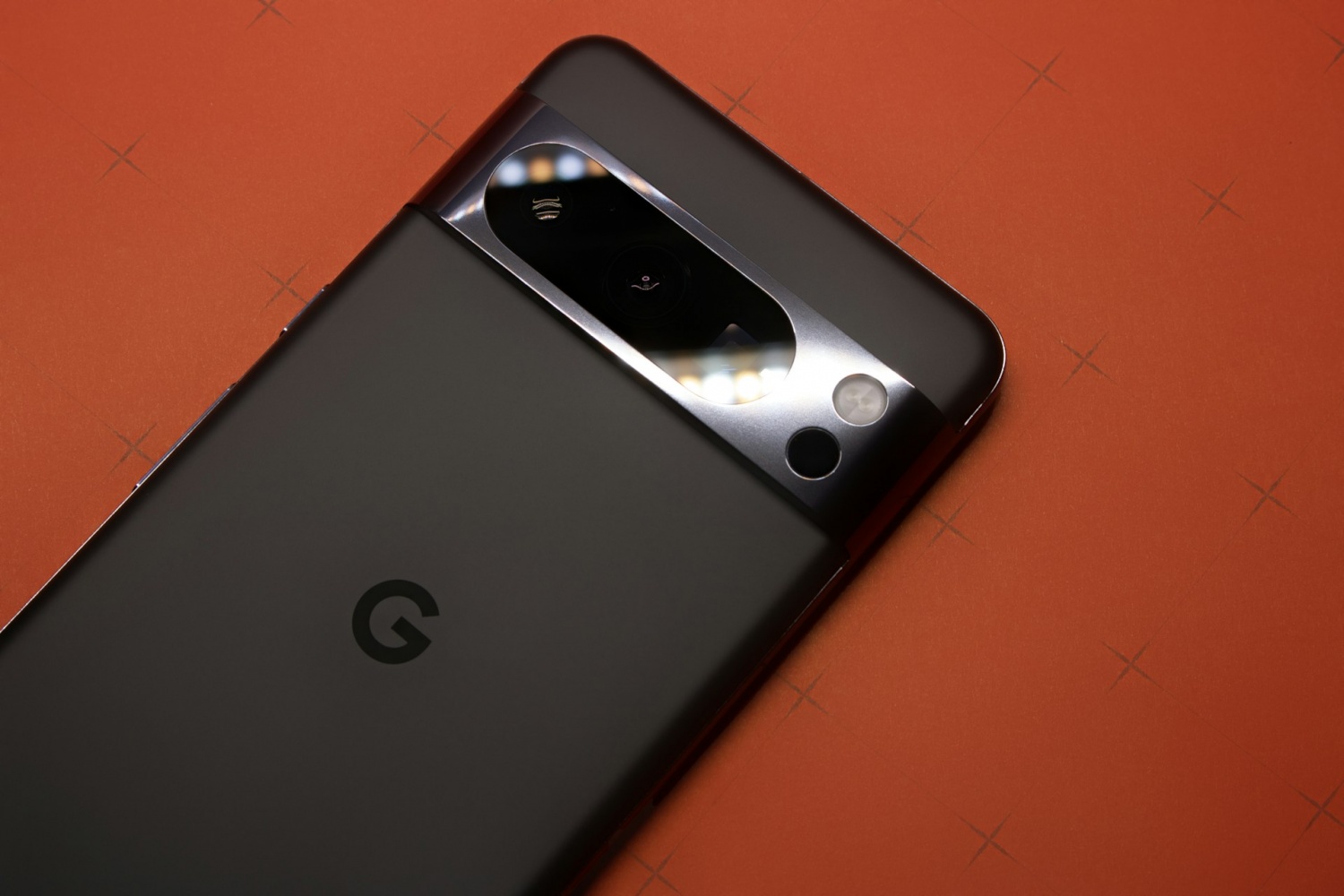 Google Pixel 8's Flashlight Restricted at 50% Brightness, But You Can Bypass it: Here's How