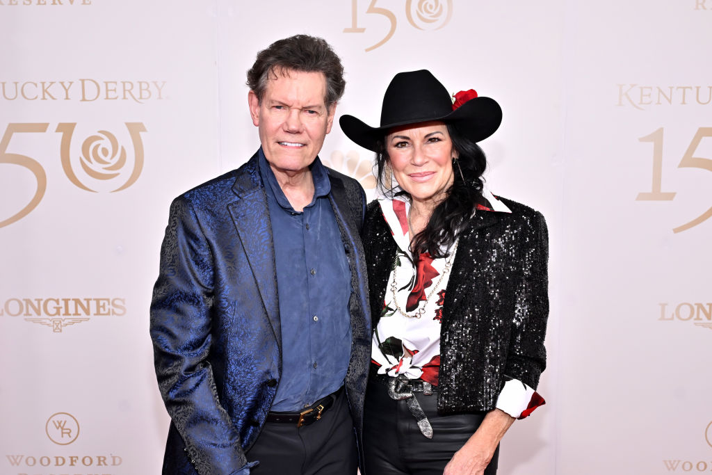 Country Music Legend Randy Travis Makes Emotional Return with AI-Powered Song | Tech Times