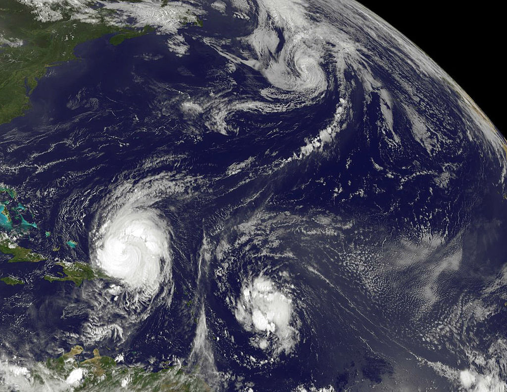 Hurricane Earl Heads Toward U.S. Coast