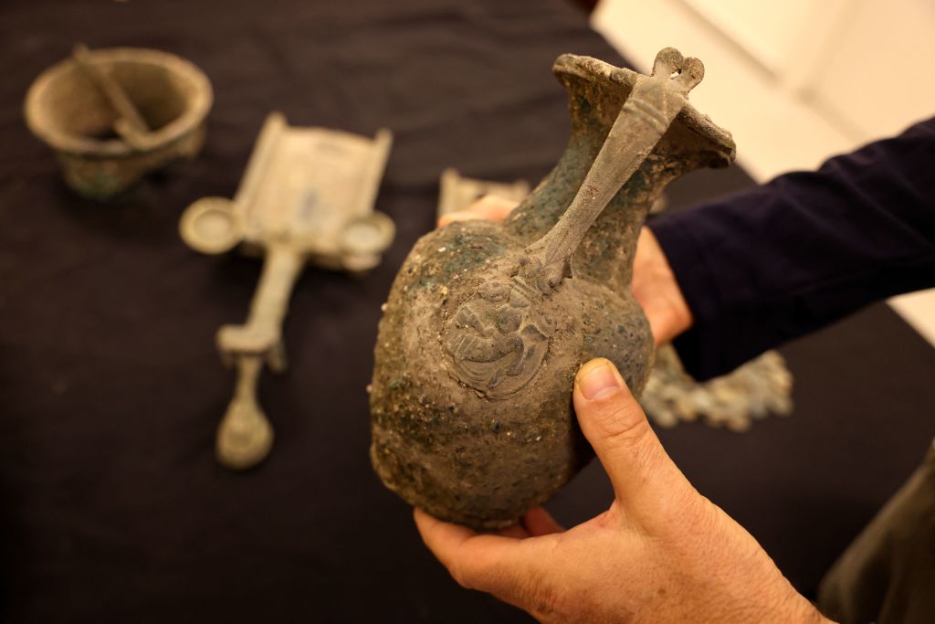 Archeologists Discover World’s Oldest Wine in Liquid Form in Ancient Roman Tomb in Spain