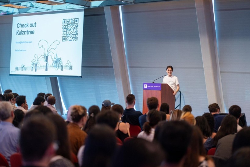 Marcos Brisson Pitching Kaizntree at the 2023 NYU Yale Pitchoff