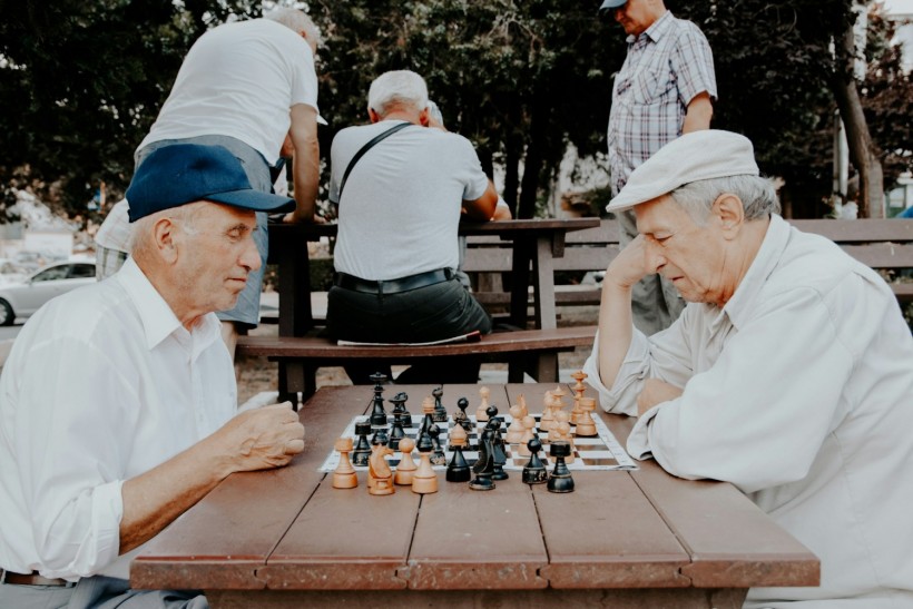 Best Online Games For Seniors: Here's Why Older Adults Should Play Them