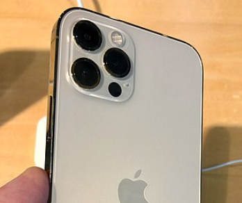 Tiktoker Bashed For Thinking All Apple Iphone Cameras Should Work When Recording A Video