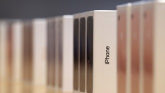 2022年节礼日交易:三个移动的iPhone 14半价提供;夹杂物和更多!