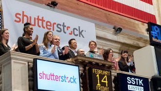 Shutterstock敲响纽约证券交易所的开市钟