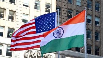 印度国旗升起在时代广场庆祝国家的第74个独立日