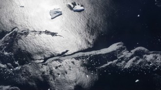 美国宇航局的冰桥行动研究南极洲的冰损失
