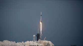 SpaceX猎鹰9号火箭和船员龙胶囊从卡纳维拉尔角发射发送宇航员到国际空间站