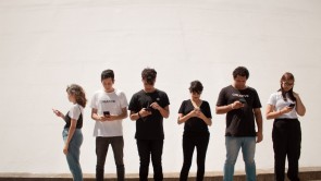 一项新研究发现，年轻用户更换苹果设备的速度不如年长用户