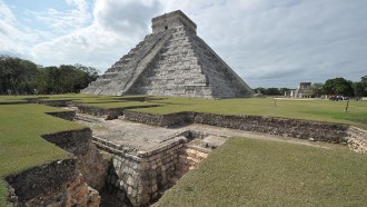 墨西哥考古学家发掘古代玛雅城市丛林