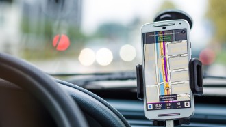 据报道,谷歌Android汽车电梯的限制有关手机的地图显示,汽车