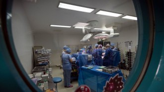 著名的达芬奇手术机器人拯救病人的生命通过删除不实用的肿瘤