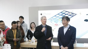 Tim Cook Praises China Upon Arrival As Apple Prepares For Three Challenges in the Region